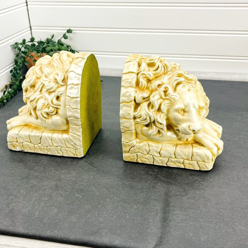 Vintage Pearl Chalkware Lion Bookends: Art Deco Shelf Decor